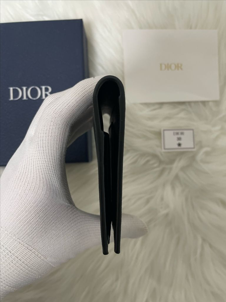 [새상품급/정품] 디올 다이아몬드 여권지갑 이미지