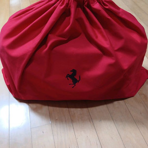 페라리출고선물 보스턴가방입니다