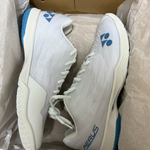 요넥스 배드민턴화