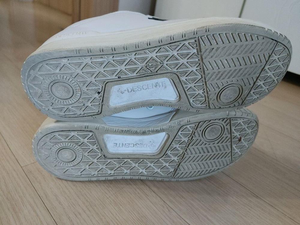 데상트 흰색 운동화 /245 이미지