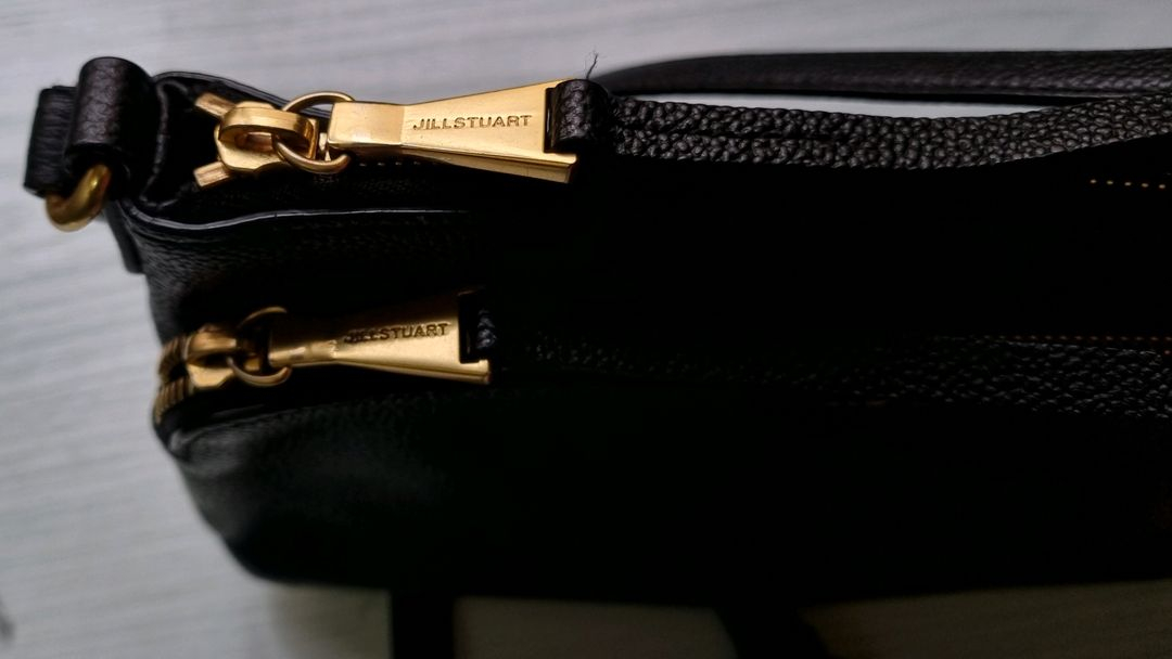 [Jill Stuart] 질스튜어트 블랙 가죽 크로스백 이미지