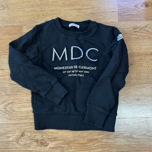 몽클레어키즈 기모 맨투맨 8사이즈 팝니다