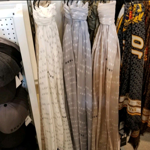 DKNY 여성 풍성 머플러 베이지 (새상품)