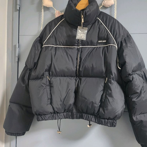 미우미우 테크니컬 퐁제 패딩.새제품. M