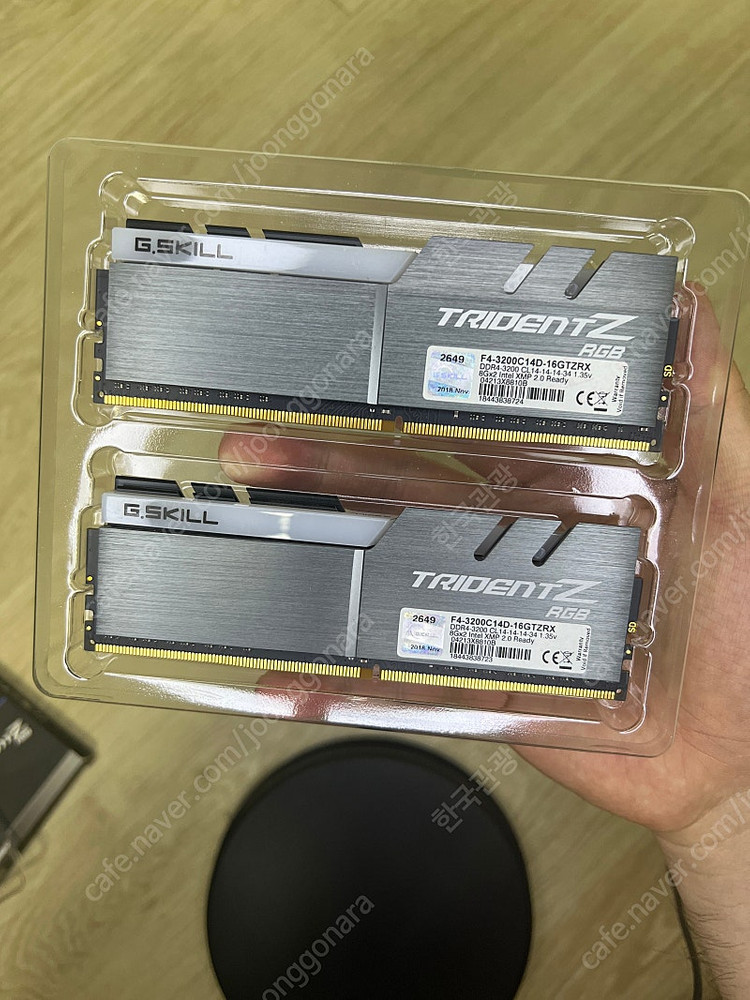 Trident Z AMD DDR4-3200 CL14(8GBx2)(F4-3200C14D-16GTZR) 팝니다. 이미지