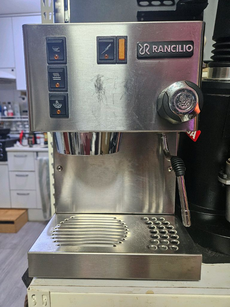 란실리오 실비아--0