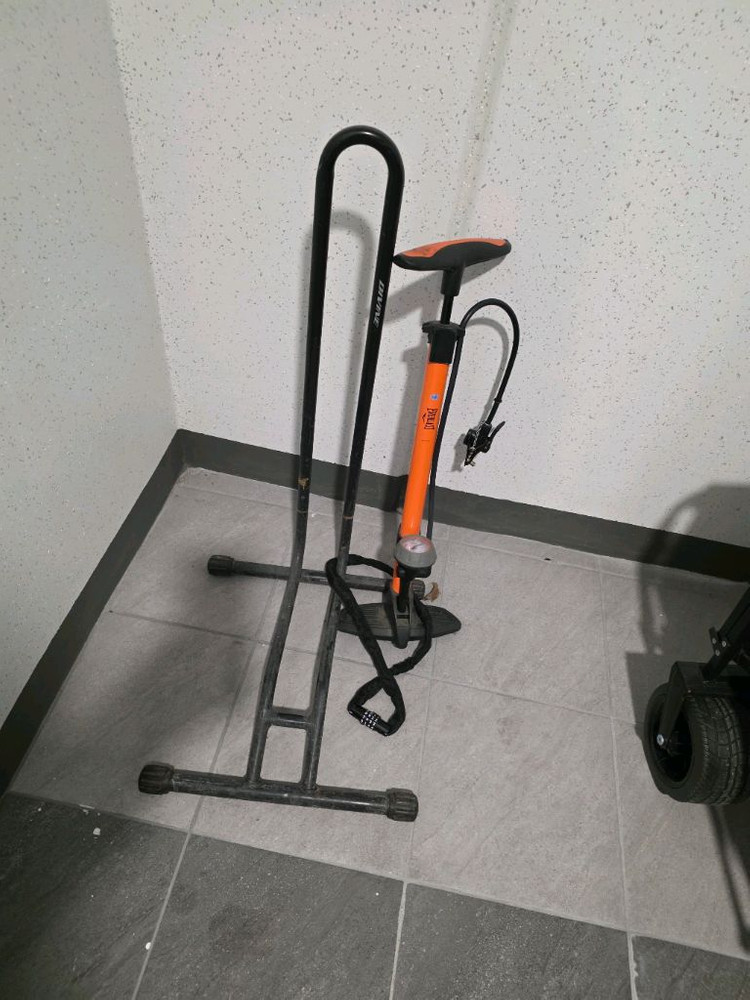 쇼파, 책상, 자전거 거치대, 스탠드 조명, 보행기구, 캐리어--8