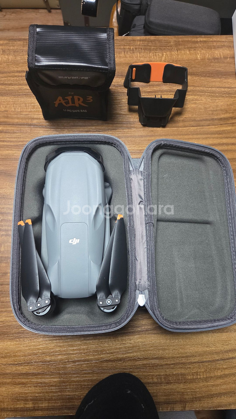 가격내림) DJI 매빅에어3S 플라이모어 콤보 개봉후 사용하지않는 새상품 과 2년 케어리프래쉬 판매합니다--8