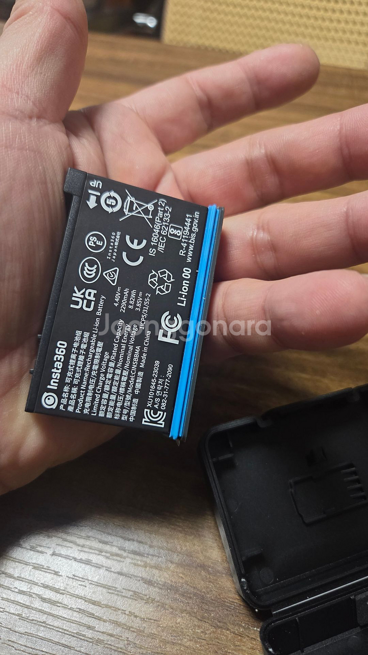 인스타360 X4정품 배터리 팝니다--0