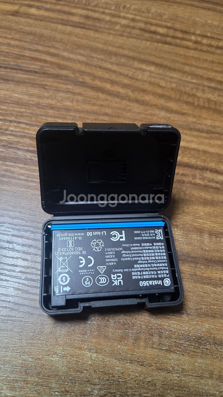 인스타360 X4정품 배터리 팝니다--1