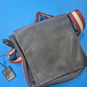 발리 가죽 크로스백