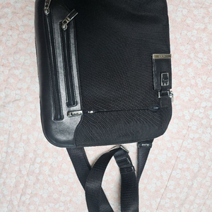 투미 크로스백 정품입니다