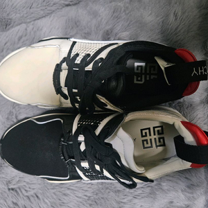 어글리슈즈 지방시 블랙 앤 화이트 운동화 260(40)