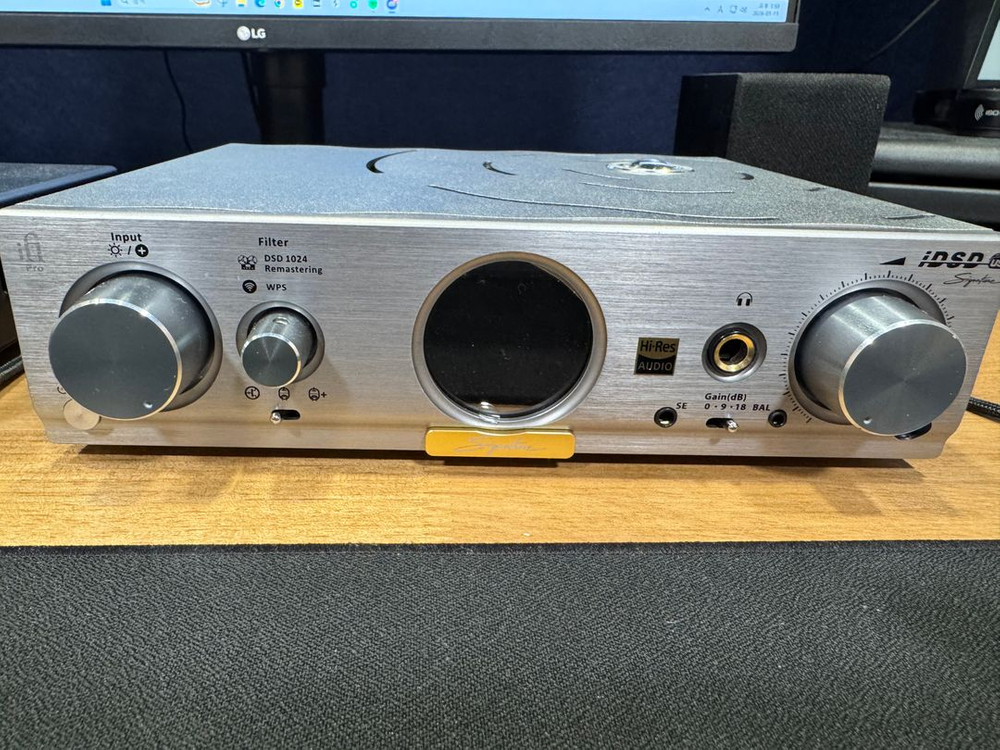 헤드폰 앰프 ifi Pro iDSD Signature 2.5 리퍼비쉬 제품 판매합니다.--0