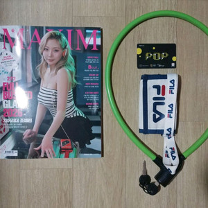맥심잡지 1월(치어리더 조예린)+휠라 목걸이 지갑+교통카드+자전거 열쇠 팔아요(택비포함7700원)