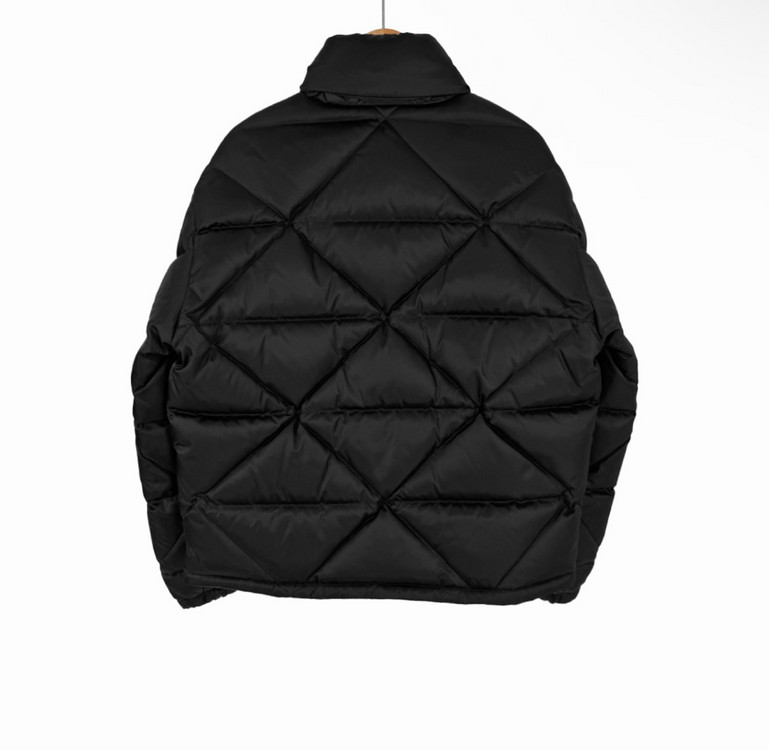[M] 프라다 남성 리나일론 로고 퀄팅 하이넥 개버딘 숏 패딩 자켓 블랙--1