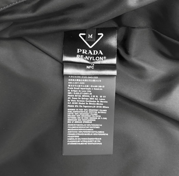 [M] 프라다 남성 리나일론 로고 퀄팅 하이넥 개버딘 숏 패딩 자켓 블랙--7