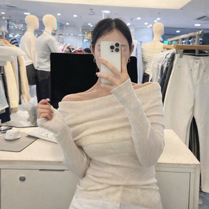 (새상품)정가3 드레이프 오프숄더 니트 베이지