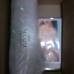 맥심잡지 벽걸이 달력(대형)+탁상 달력 세트 26년도 팔아요(택비포함33000원)