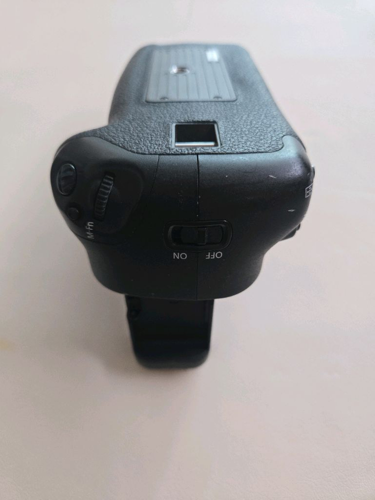 캐논 오두막 신계륵 세로그립 일괄 판매 (5D mark2, 24-70mm f/2.8L II USM, BG-E11)--5