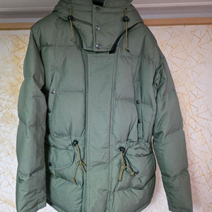 루트파인더 한라산 구스다운 패딩 그린 M 사이즈 100-105목 뒷쪽 약간의 변색 있습니다.상태는 좋은편입니다.안전