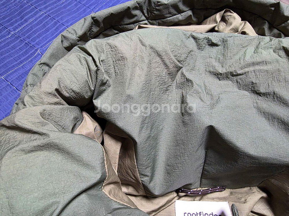 루트파인더 한라산 구스다운 패딩 그린 M 사이즈 100-105목 뒷쪽 약간의 변색 있습니다.상태는 좋은편입니다.안전--5