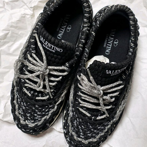 발렌티노 가라바니 크로셰 스니커즈 새거