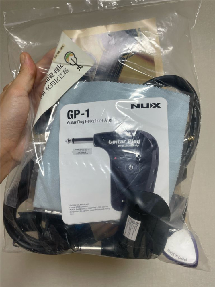 헥스 입문용 일렉기타 E100 이미지