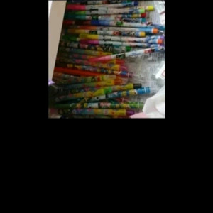 겨울왕국 싸인펜,뽀로로 색연필 몽땅 다해서천원에 드립니다.아이들이 좋아해요.