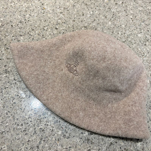 비비안웨스트우드 모자