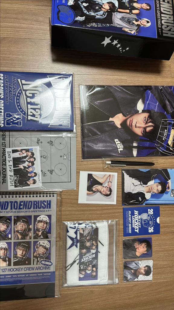 NCT 127 2026 시즌즈 러쉬 홀로그램 굿즈 세트 이미지