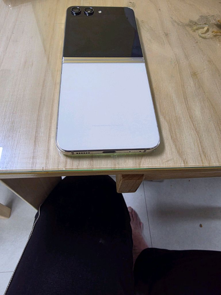 #갤럭시Z플립5 #플립5 #커버화면S급 #터치정상 #부품용 #장난감 #전투용1. 기본정보모델명 삼성 갤럭시 Z 플립 이미지