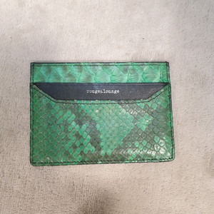 루즈 앤 라운지 카드지갑 뱀피 그린