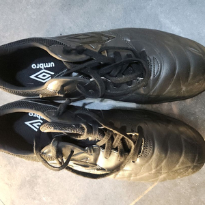 엄브로 tf 풋살화 275mm