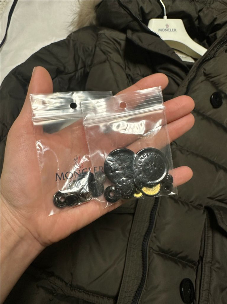 [가격내림] 몽클레어 클로에 카키 0사이즈 백화점 정품! 이미지