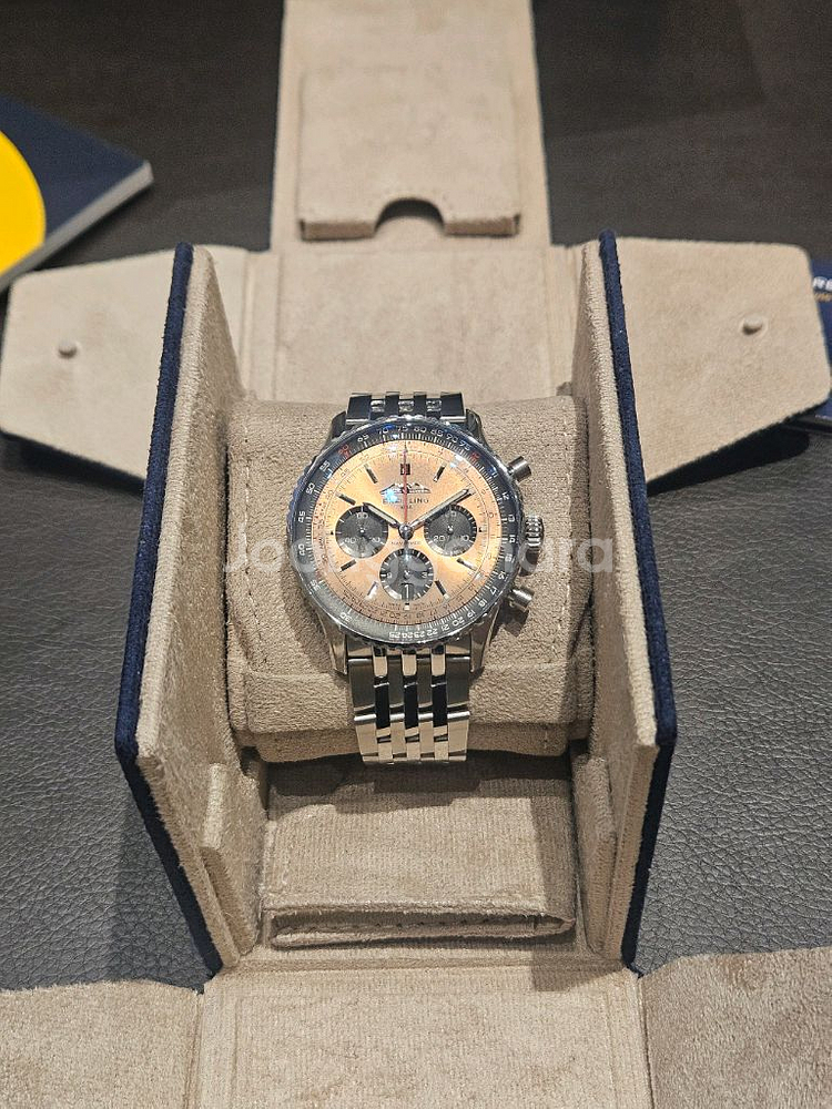 [판매/교환]브라이틀링 신형 네비타이머 43mm 신형디버클+엘리가죽포함--1