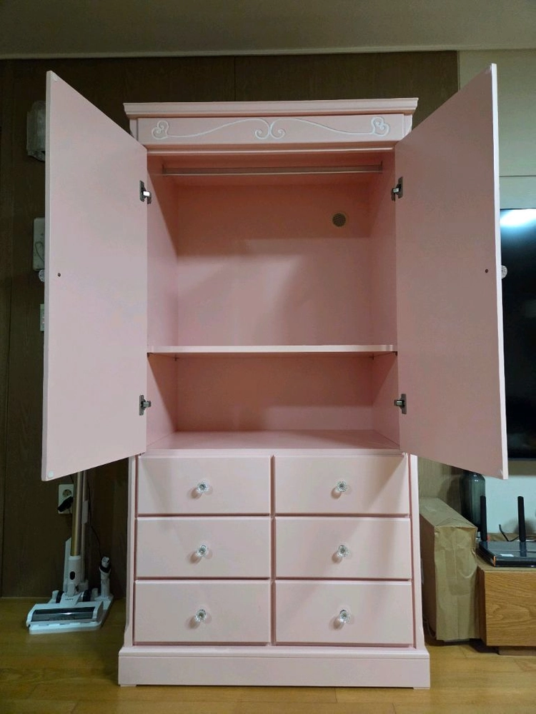 핑크 여아 원목 옷장 이미지