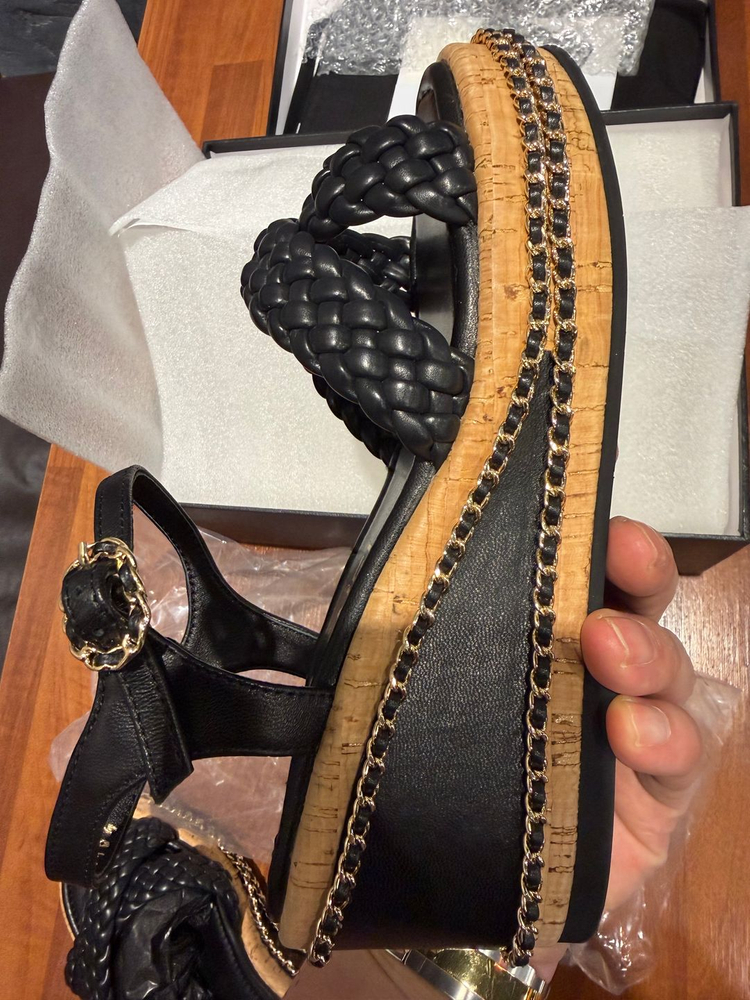 [샤;넬] 새상품 / 여성 샌들 / 225 사이즈 (풀박스)--3