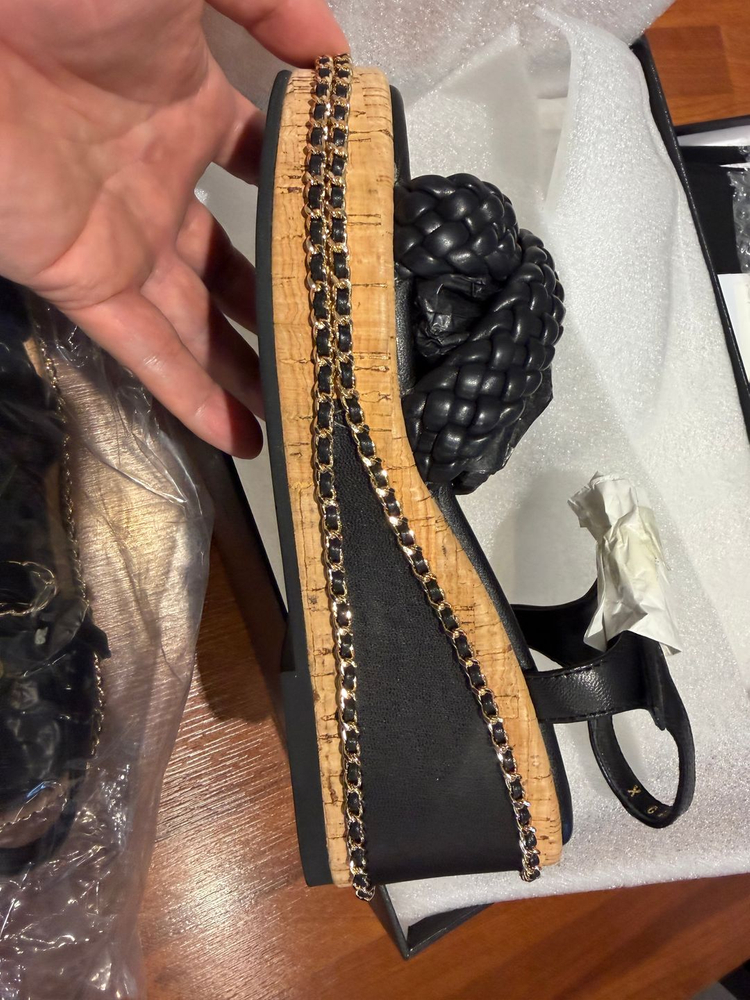 [샤;넬] 새상품 / 여성 샌들 / 225 사이즈 (풀박스)--5