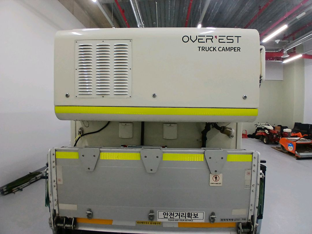 트럭캠퍼 오버레스트 트럭캠퍼 이미지