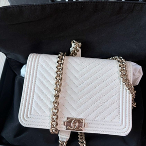 샤넬 쉐브론 woc 급처