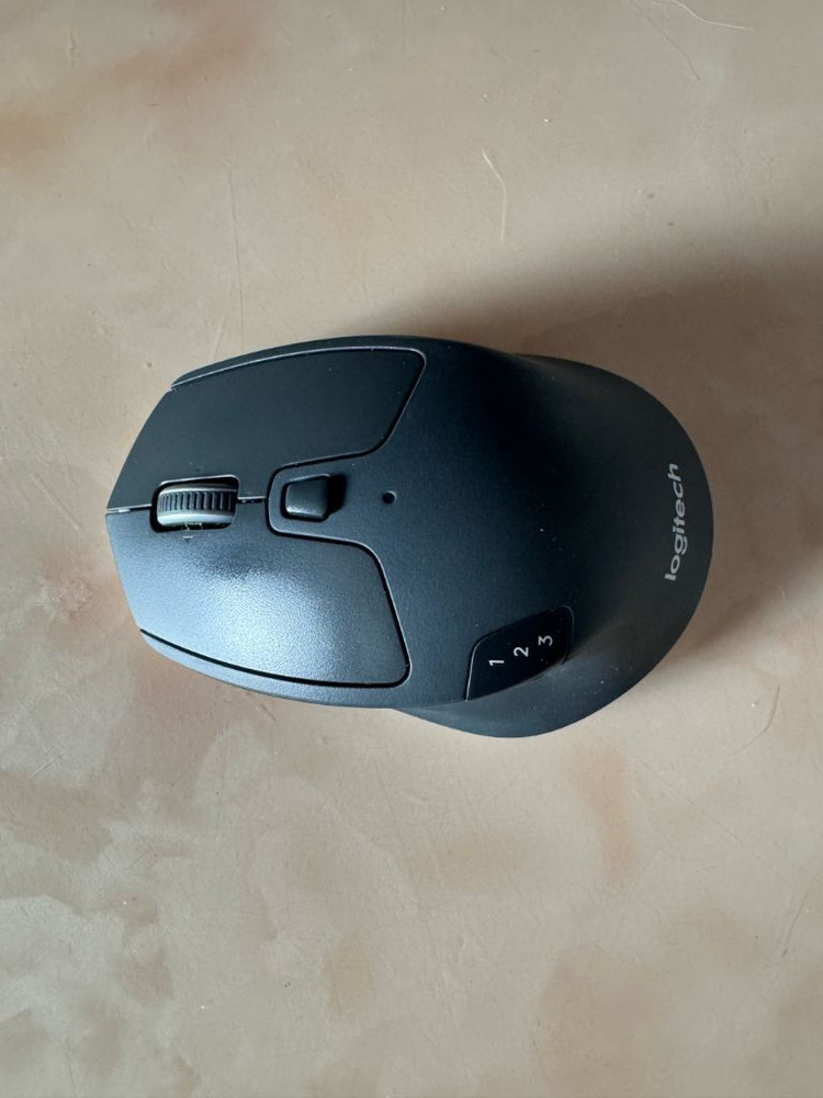 로지텍 M720 트라이애슬론 무선마우스 거의새것--2