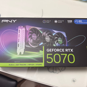 PNY 지포스 RTX 5070 EPIC-X RGB OC D7 12GB Triple Fan 판매합니다.