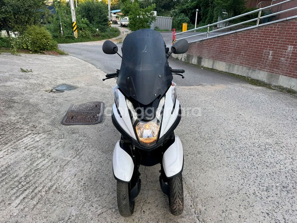 야마하 트리시티125 19년형 화이트컬러 판매합니다--2