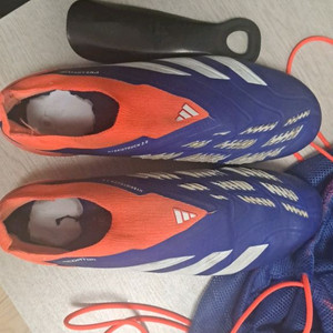 아디다스 프레데터 엘리트 축구화 팝니다 아직 안팔렸습니다 이미지