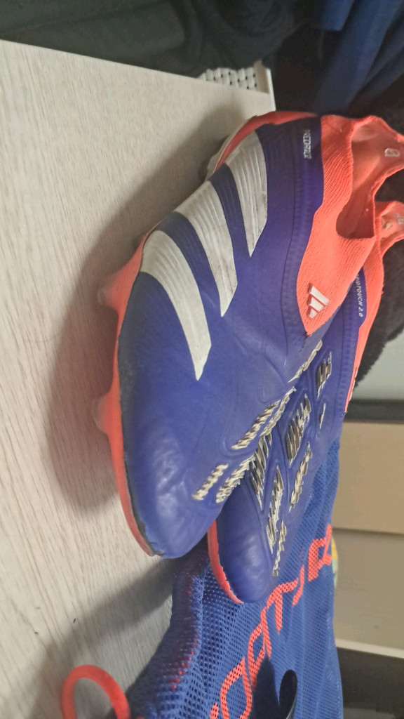 아디다스 프레데터 엘리트 축구화 팝니다 아직 안팔렸습니다 이미지