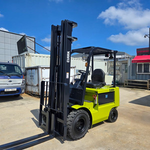 [중고지게차 특가판매] 클라크 2.5톤 전동지게차 3단 6m 22년배터리