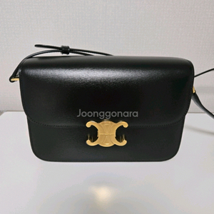 셀린 트리옹프 샤이니 카프스킨백 st 미듐 금장 s급 (가격내림)