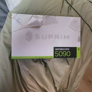 RTX 5090 슈프림 추금으로 아스트랄 구합니다