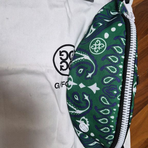 지포어 벨트백 새상품